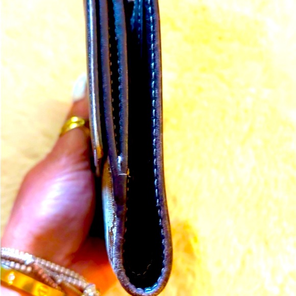 Authentic Gucci Mono Double Snap Wallet. Made in Italy. SERIAL #: 203549-0959 - Picture 8 of 10